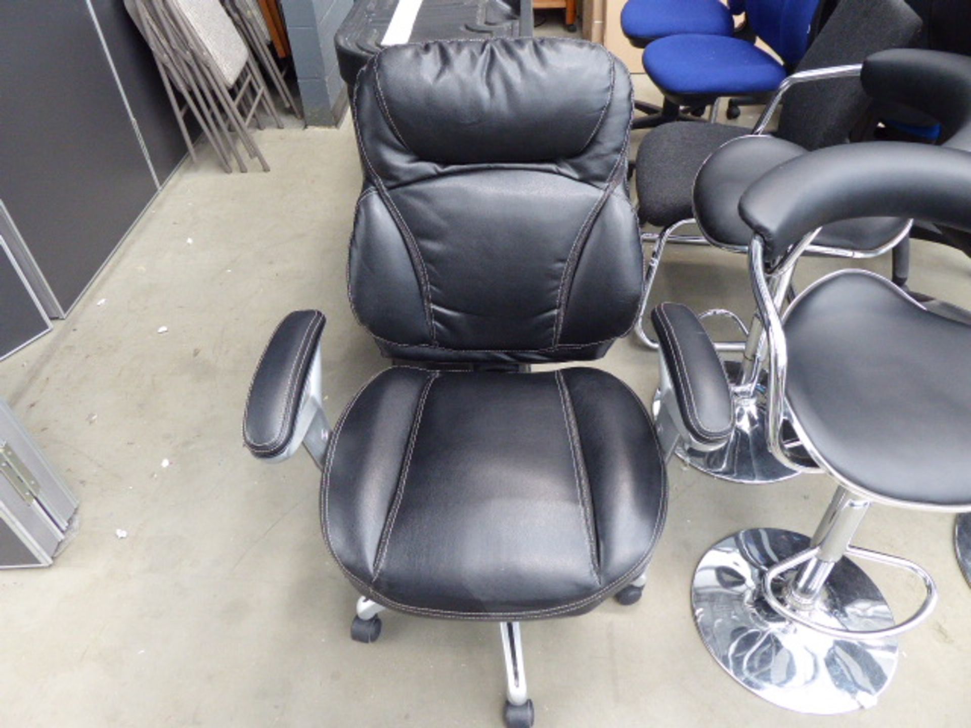 Black contemporary style swivel armchair