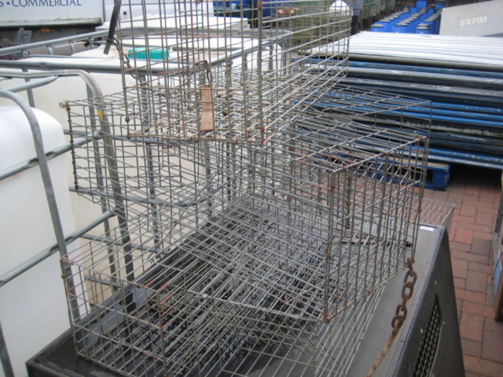 8 various galvanized wire cage traps - Image 2 of 3