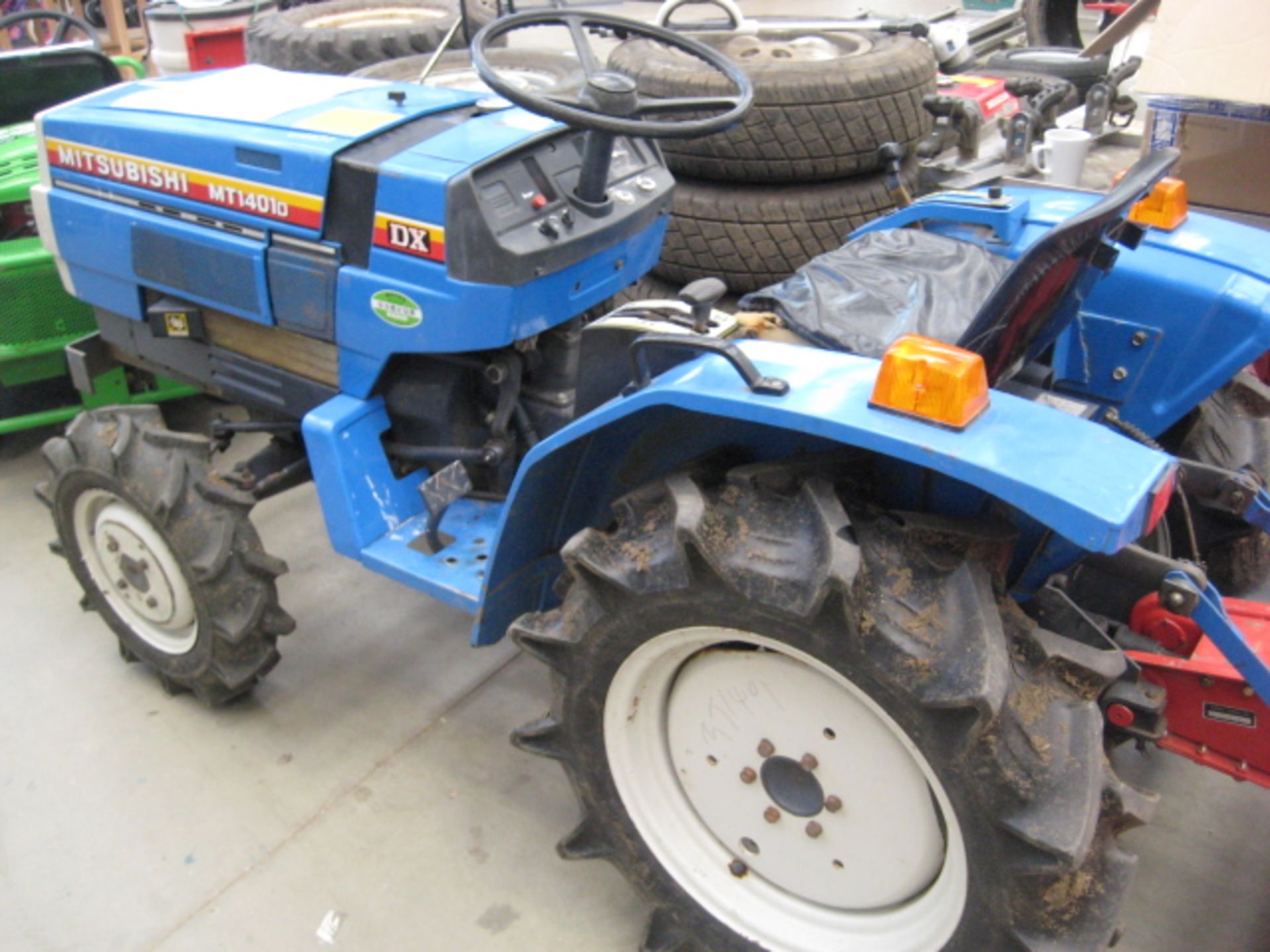 Mitsubishi MT1401D DX 4x4 compact tractor, K3B-13A 3 cylinder diesel showing 1058 hours, with - Image 2 of 4