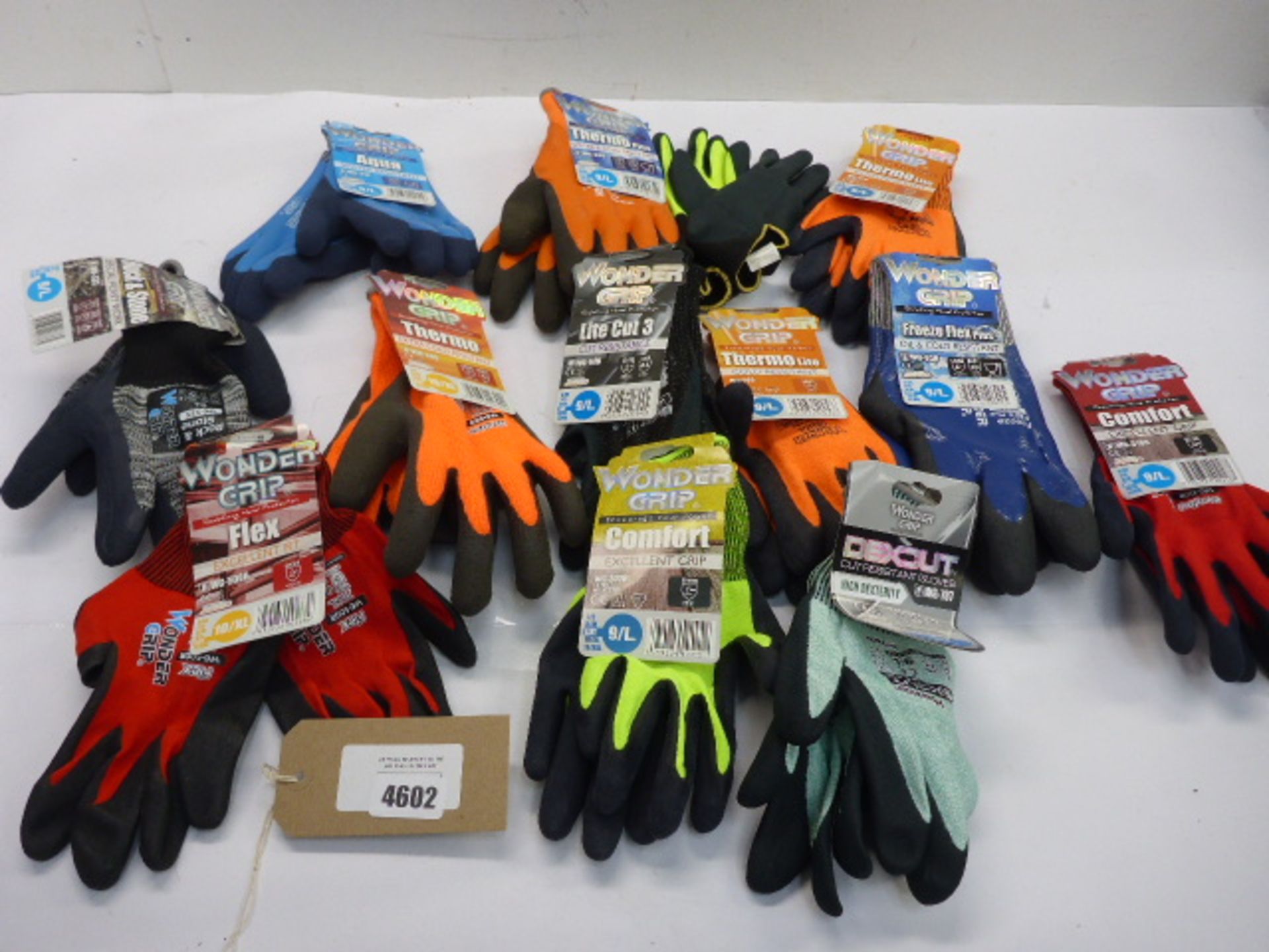 Quantity of Wonder grip work gloves in various sizes and colours