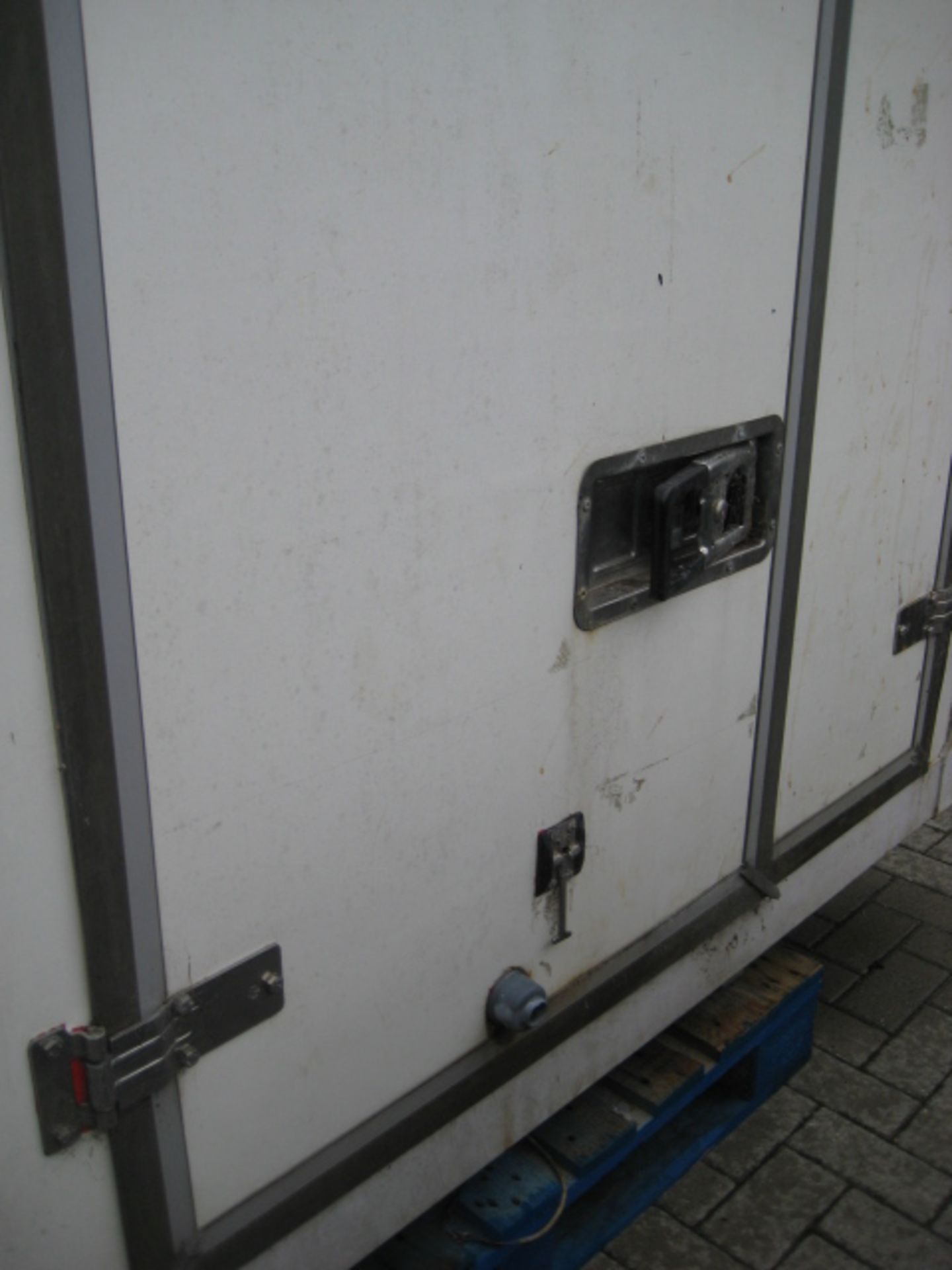 Large twin compartment demountable chiller with internal partition and Euro Frigo B1000XT compressor - Image 2 of 4