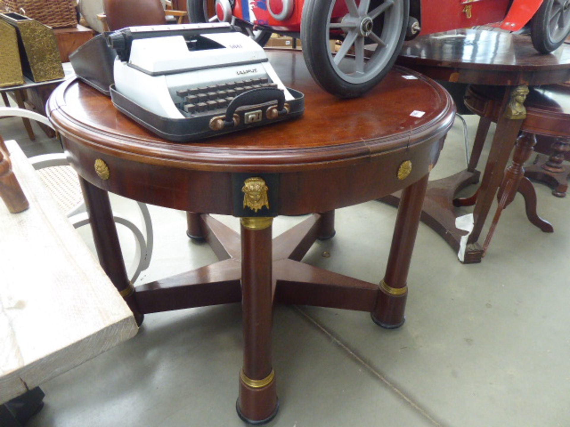 5080 Empire style circular table