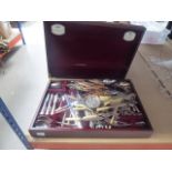 Box containing a Viners cutlery set (af)