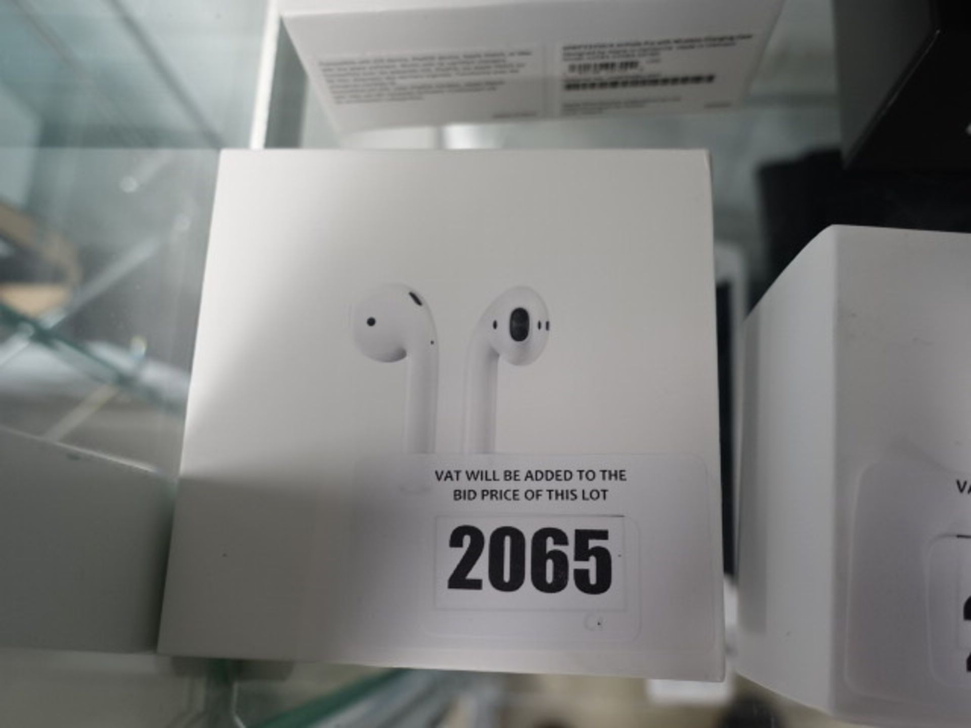 Apple airpods with charging case and box