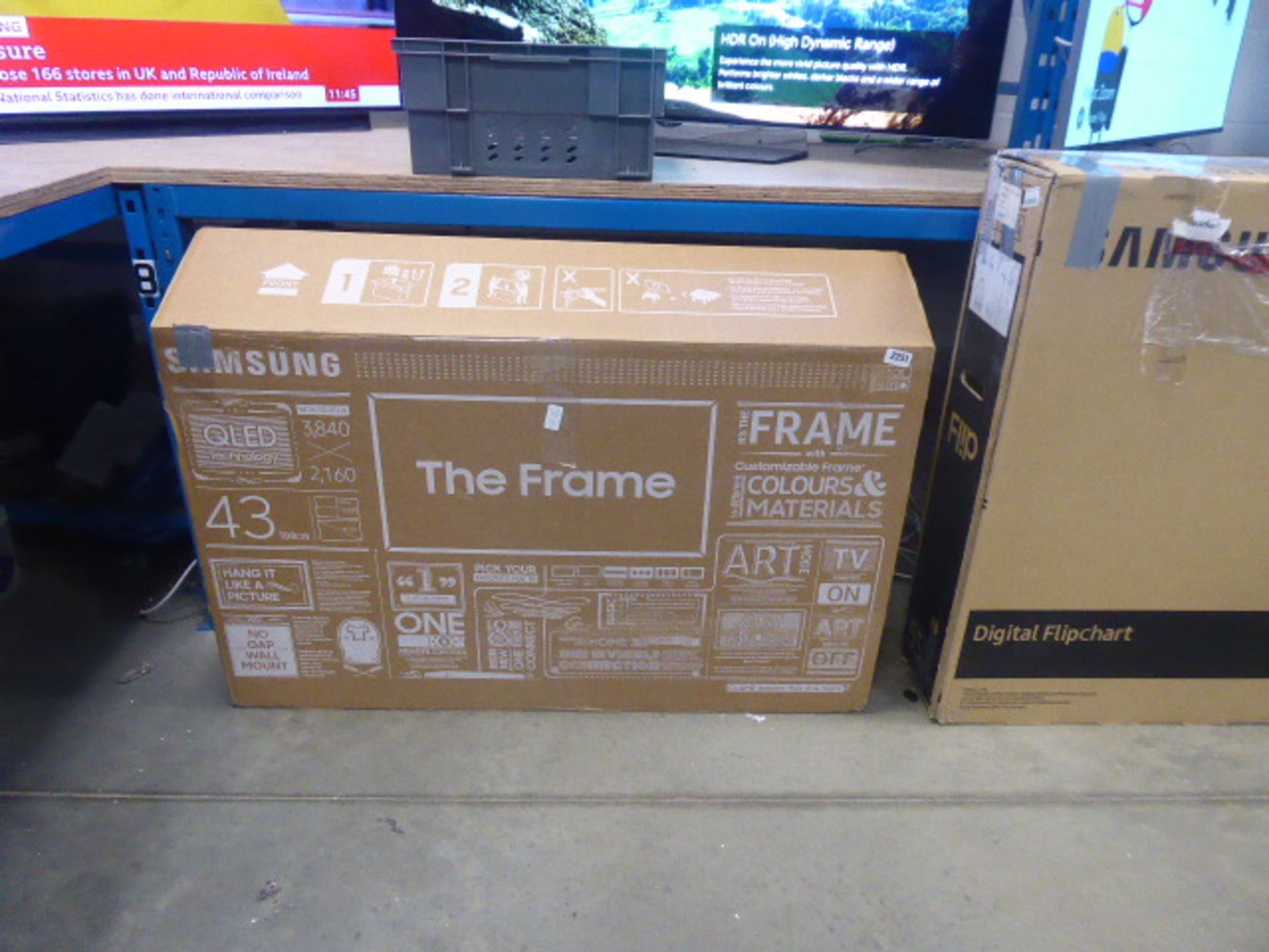 Samsung 43'' display with box