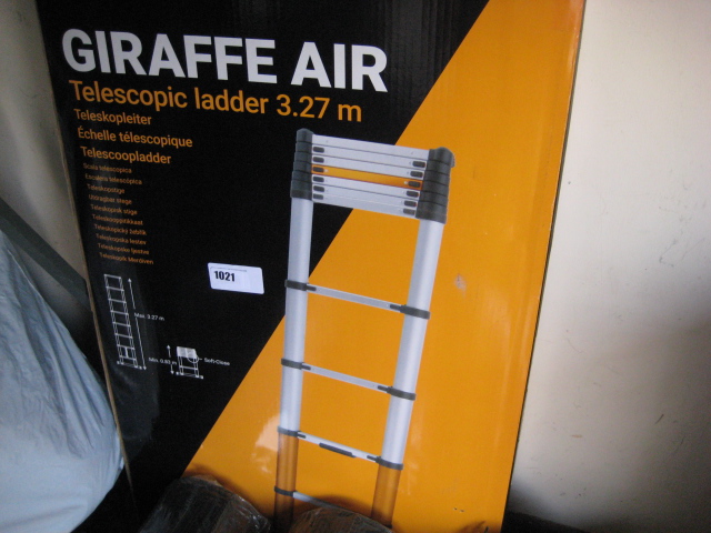 (1026) Batavia Giraffe air telescopic ladder