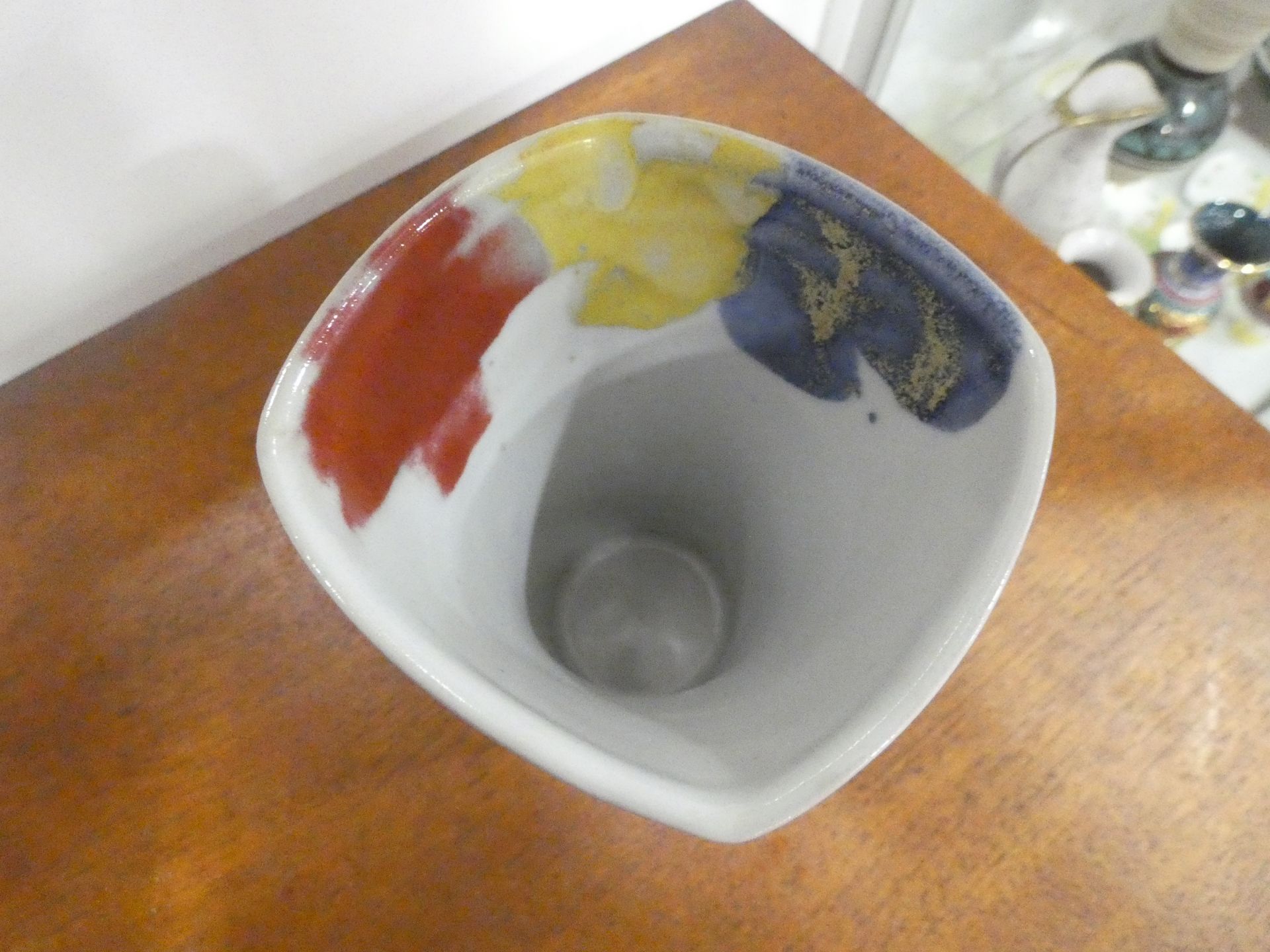 Janice Tchalenko for Dart Pottery, a 'Jazz' pattern twin-handled bowl, d. - Image 2 of 9