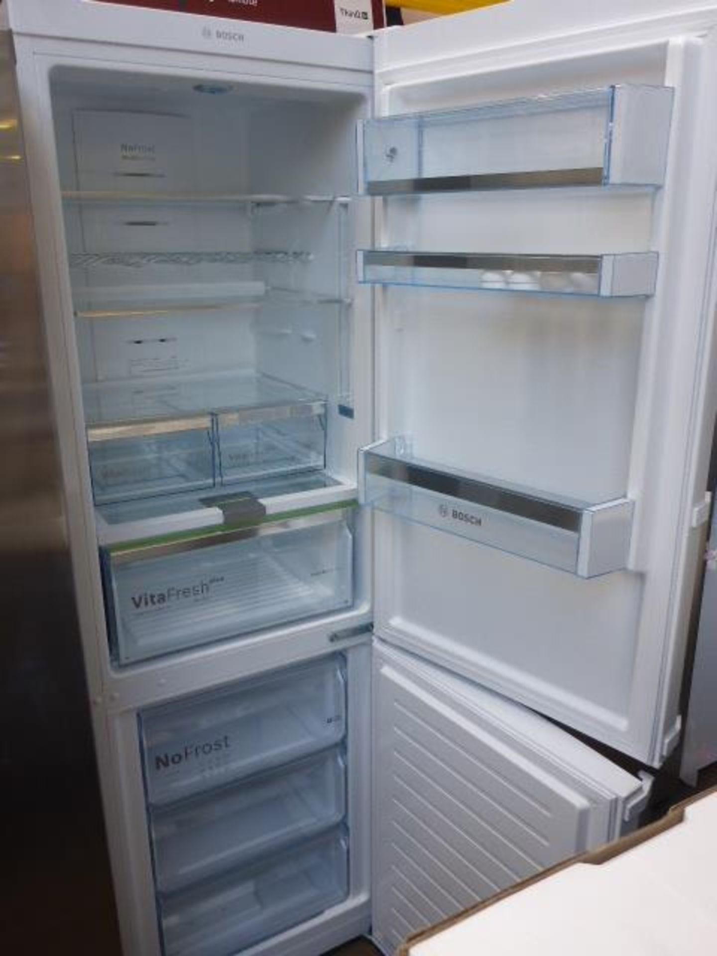 KGN36AW35GB Bosch Free-standing fridge-freezer - Image 2 of 2