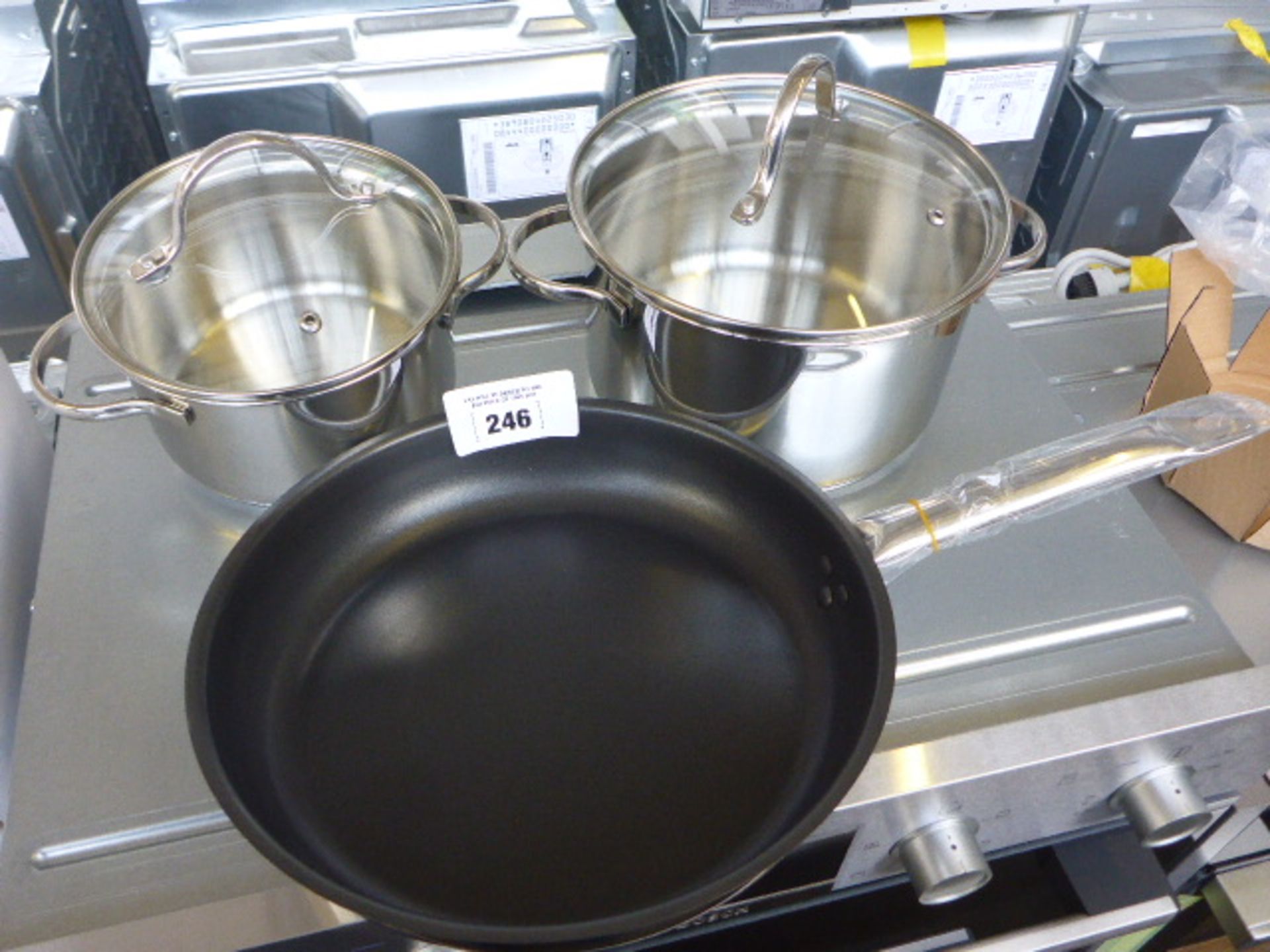 Z943SE0---B Neff Set of 2 pots and 1 pan