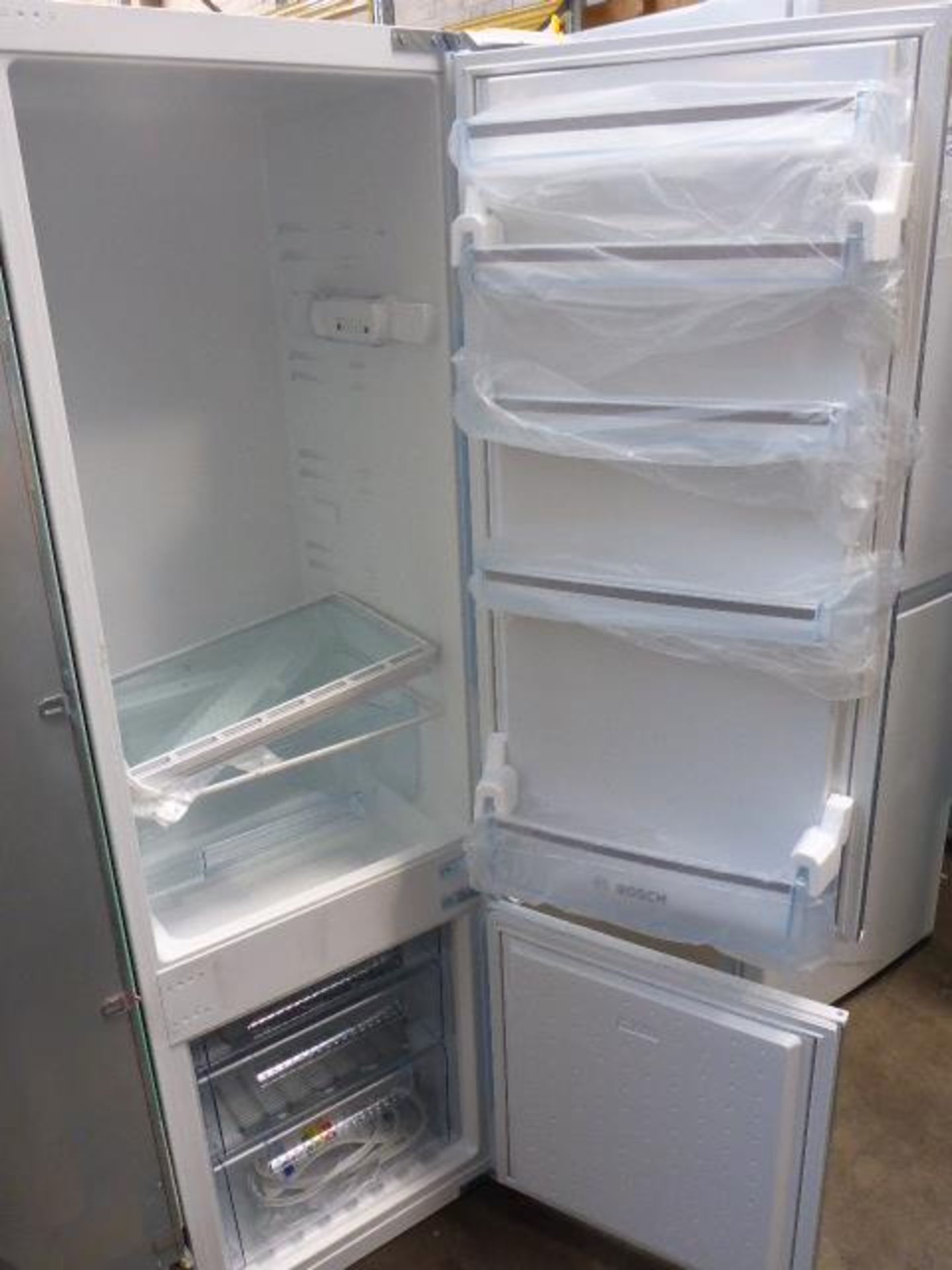 KIV38X22GBB Bosch Built-in automatic fridge-freezer - Image 2 of 2