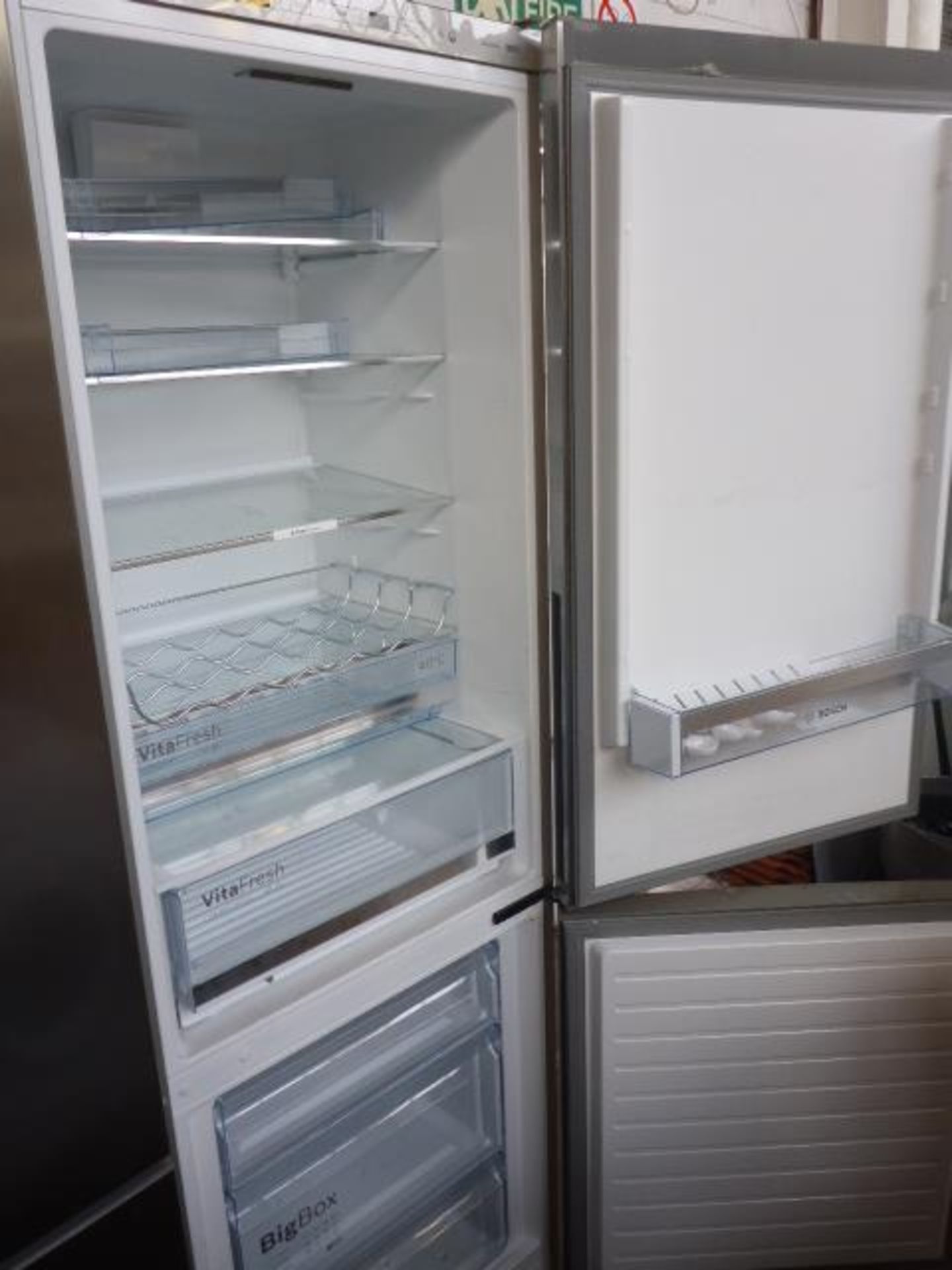 KGE49VI4AGB Bosch Free-standing fridge-freezer - Image 2 of 2