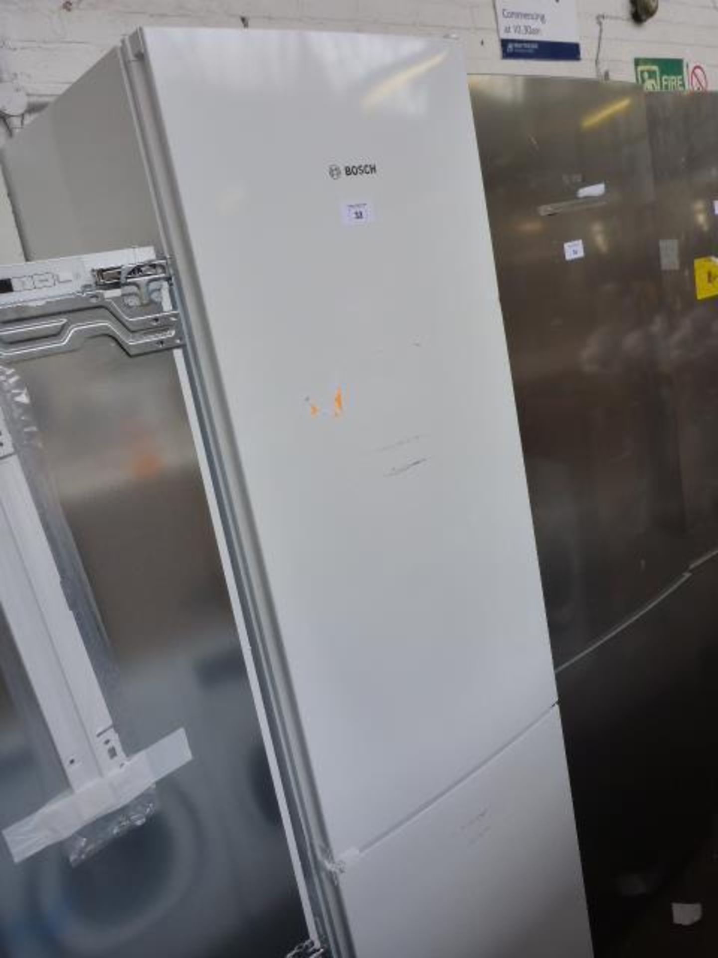 KGN39VWEAGB Bosch Free-standing fridge-freezer