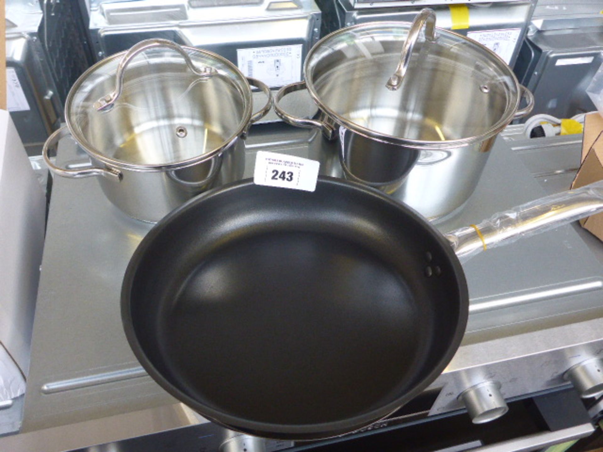 Z943SE0---B Neff Set of 2 pots and 1 pan