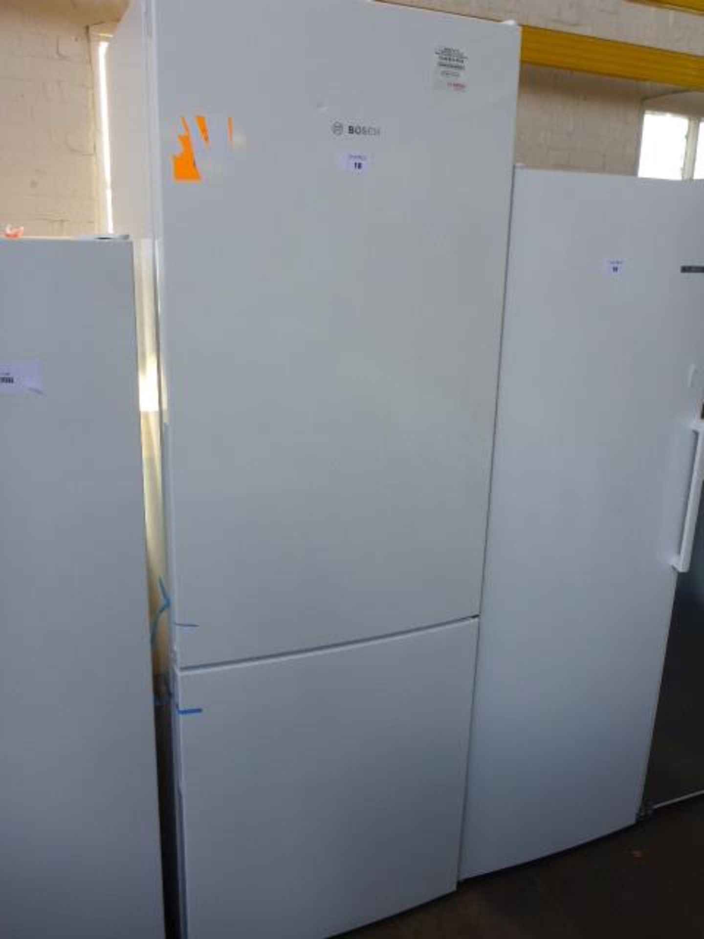 KGE49VW4AGB Bosch Free-standing fridge-freezer