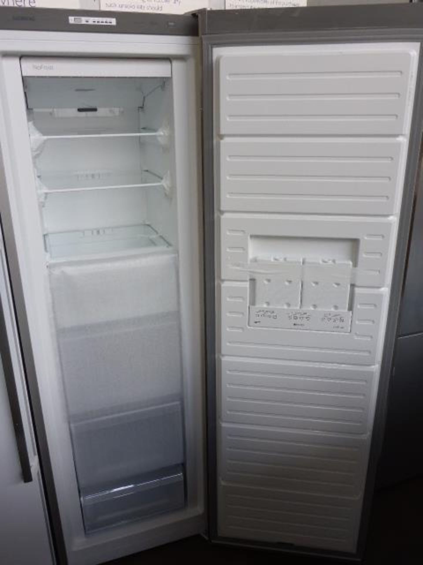 GS36NVI3PGB Siemens Free-standing upright freezer - Image 2 of 2