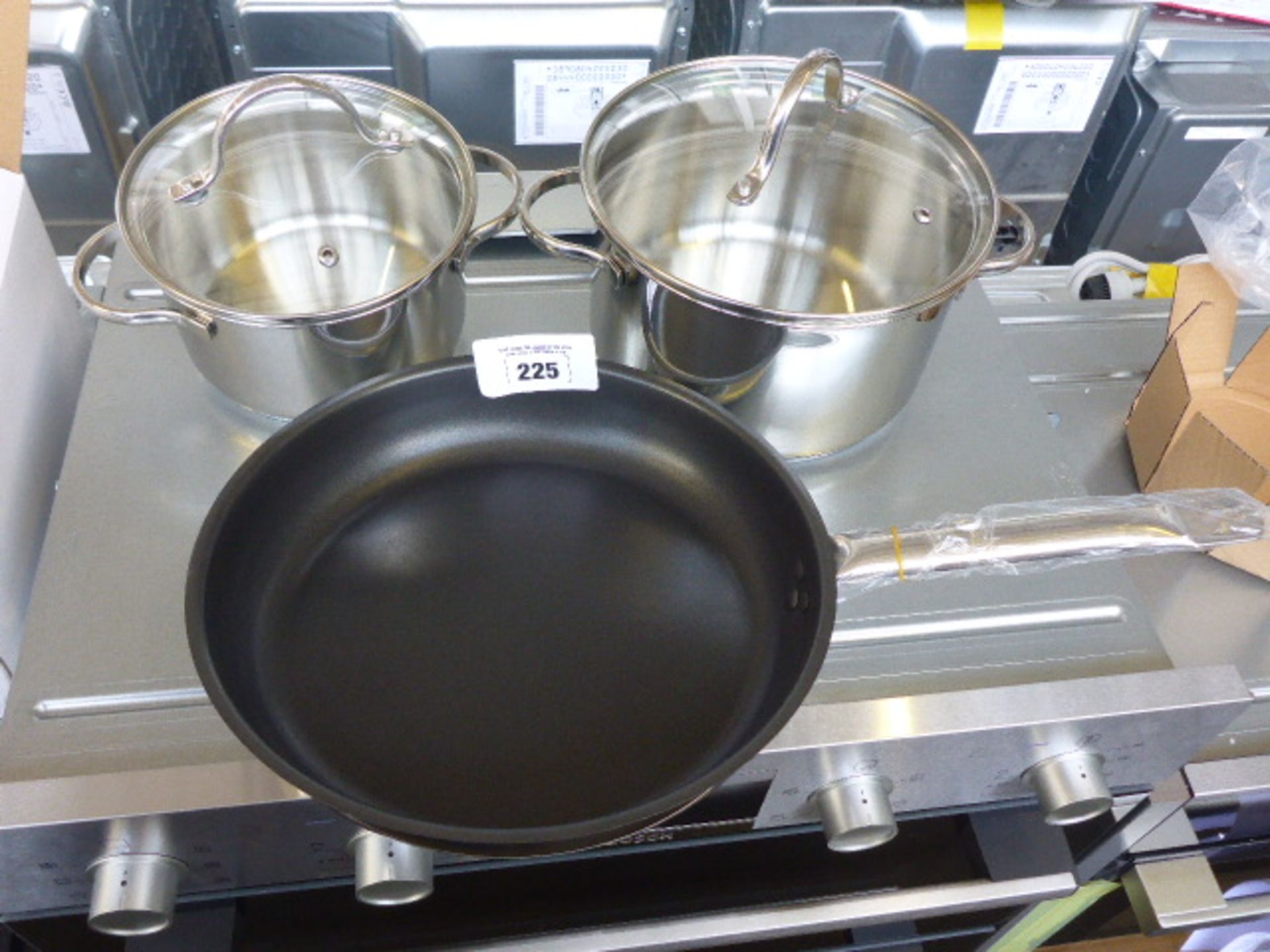 Z943SE0---B Neff Set of 2 pots and 1 pan