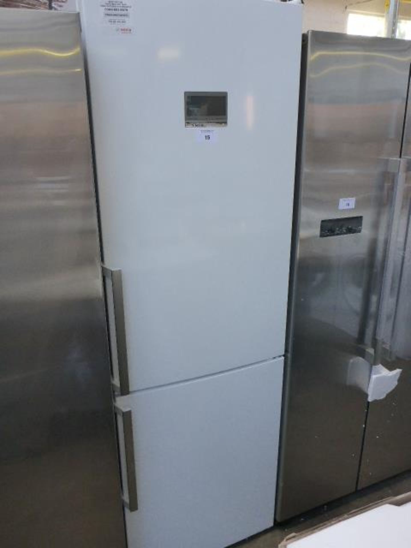 KGN36AW35GB Bosch Free-standing fridge-freezer