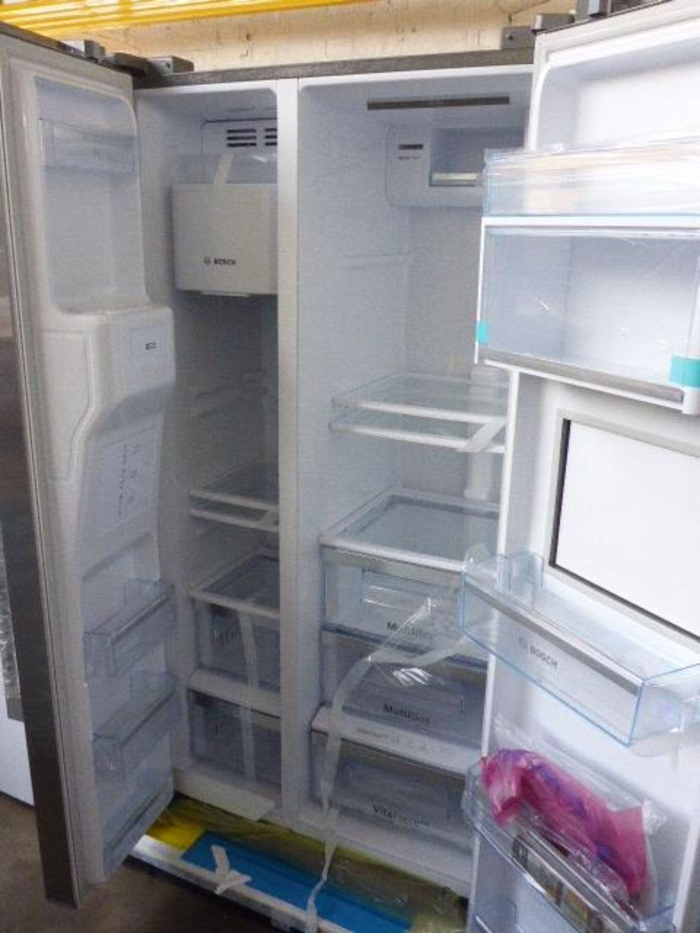 KAG90AI20GB Bosch Side-by-side fridge-freezer - Image 2 of 2