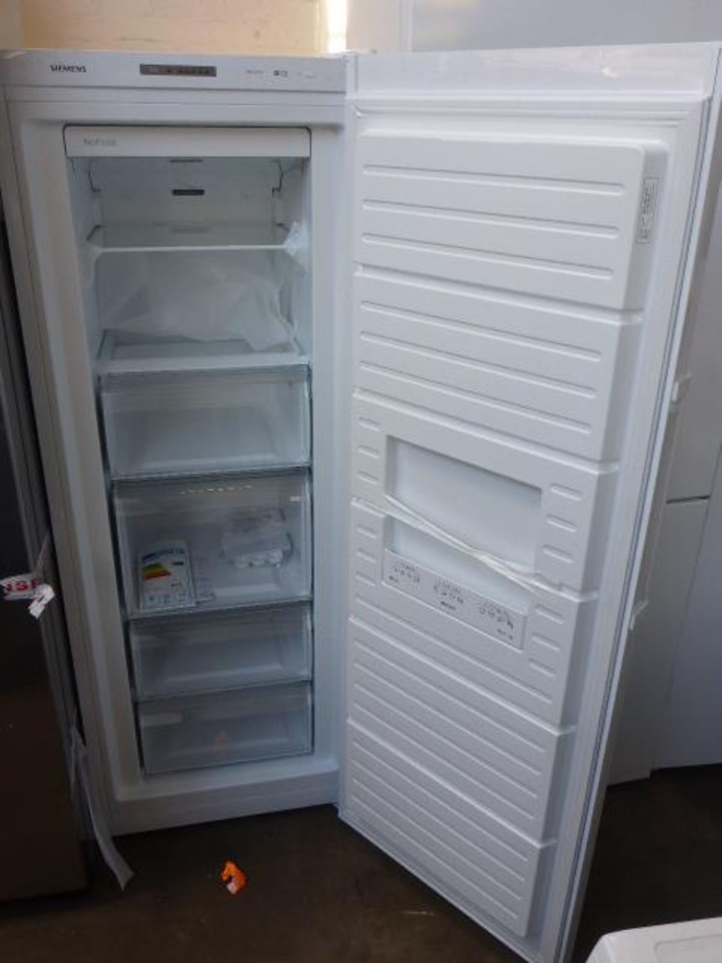 GS29NVW3PGB Siemens Free-standing upright freezer - Image 2 of 2