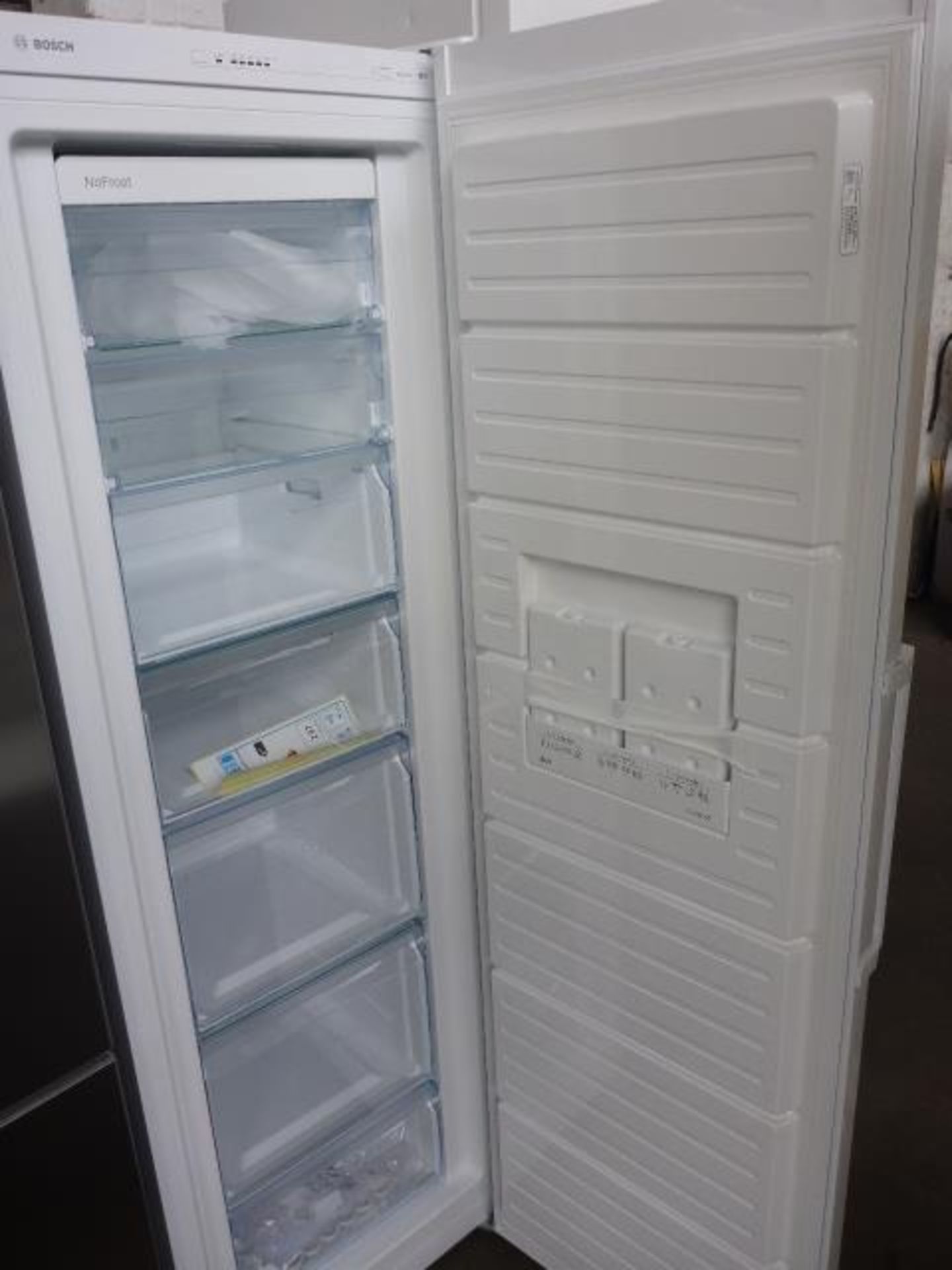 GSN36VL3PGB Bosch Free-standing upright freezer - Image 2 of 2