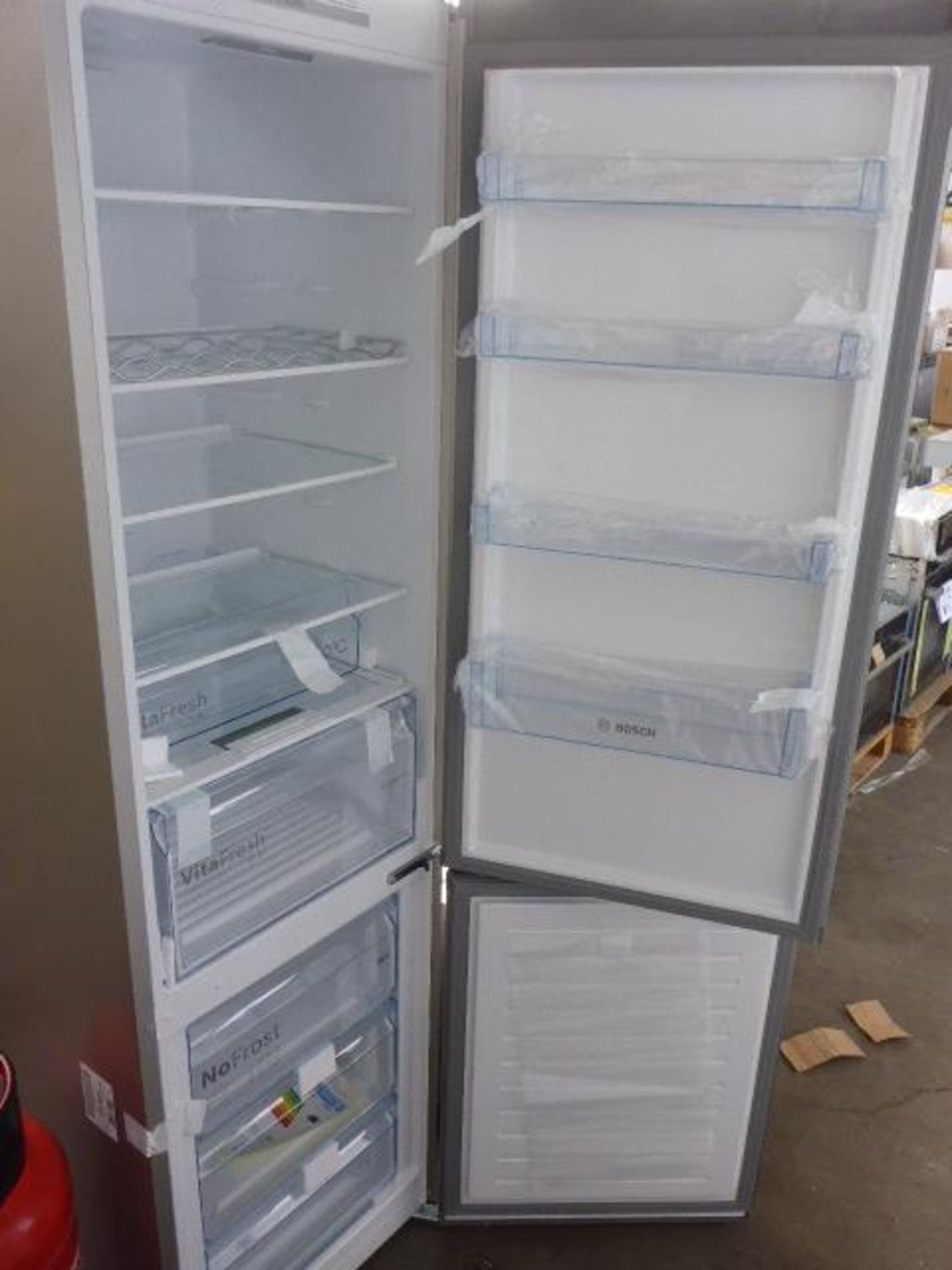 KGN39VLEAGB Bosch Free-standing fridge-freezer - Image 2 of 2