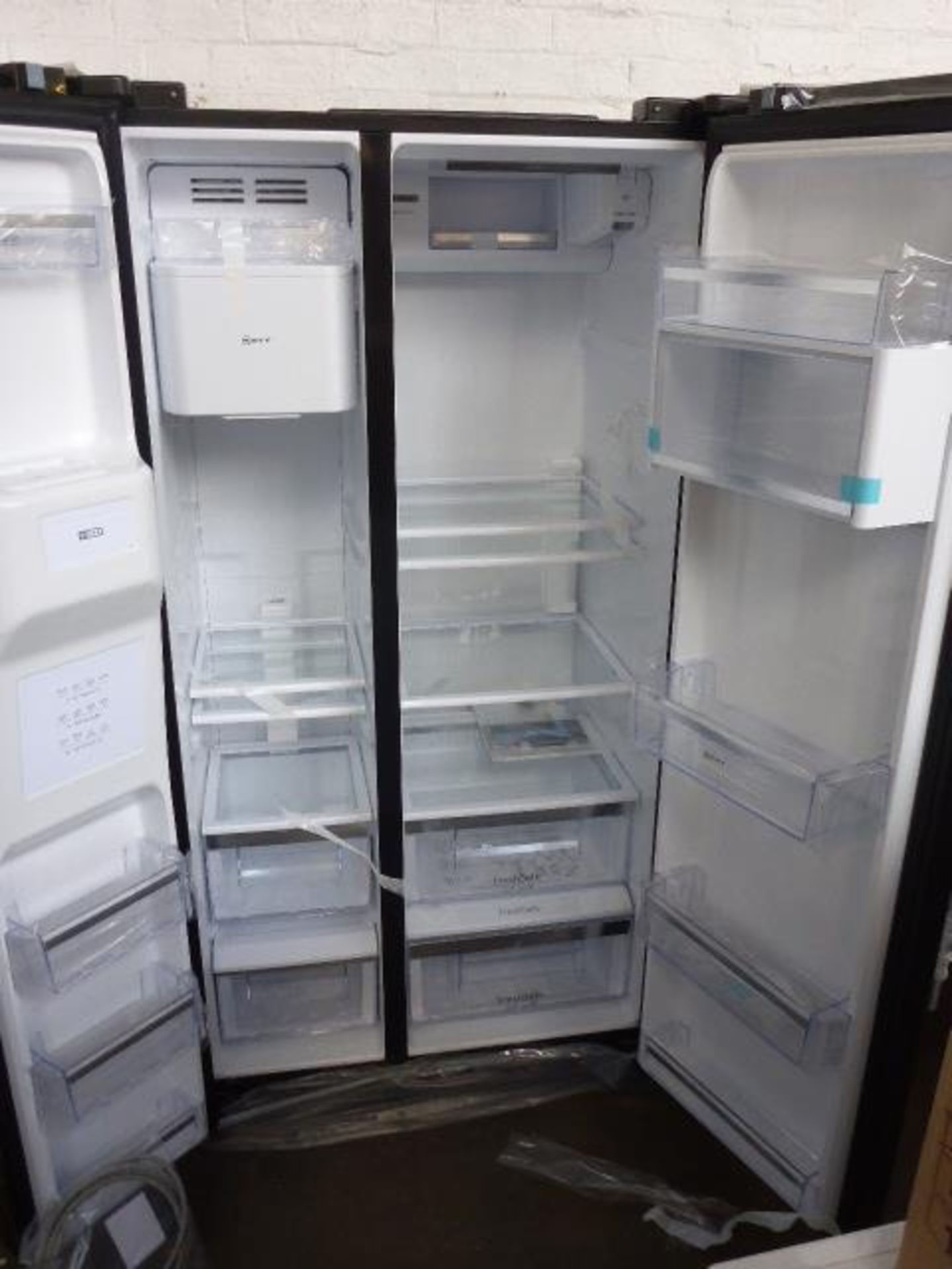 KA3902B20GB Neff Side-by-side fridge-freezer - Image 2 of 2