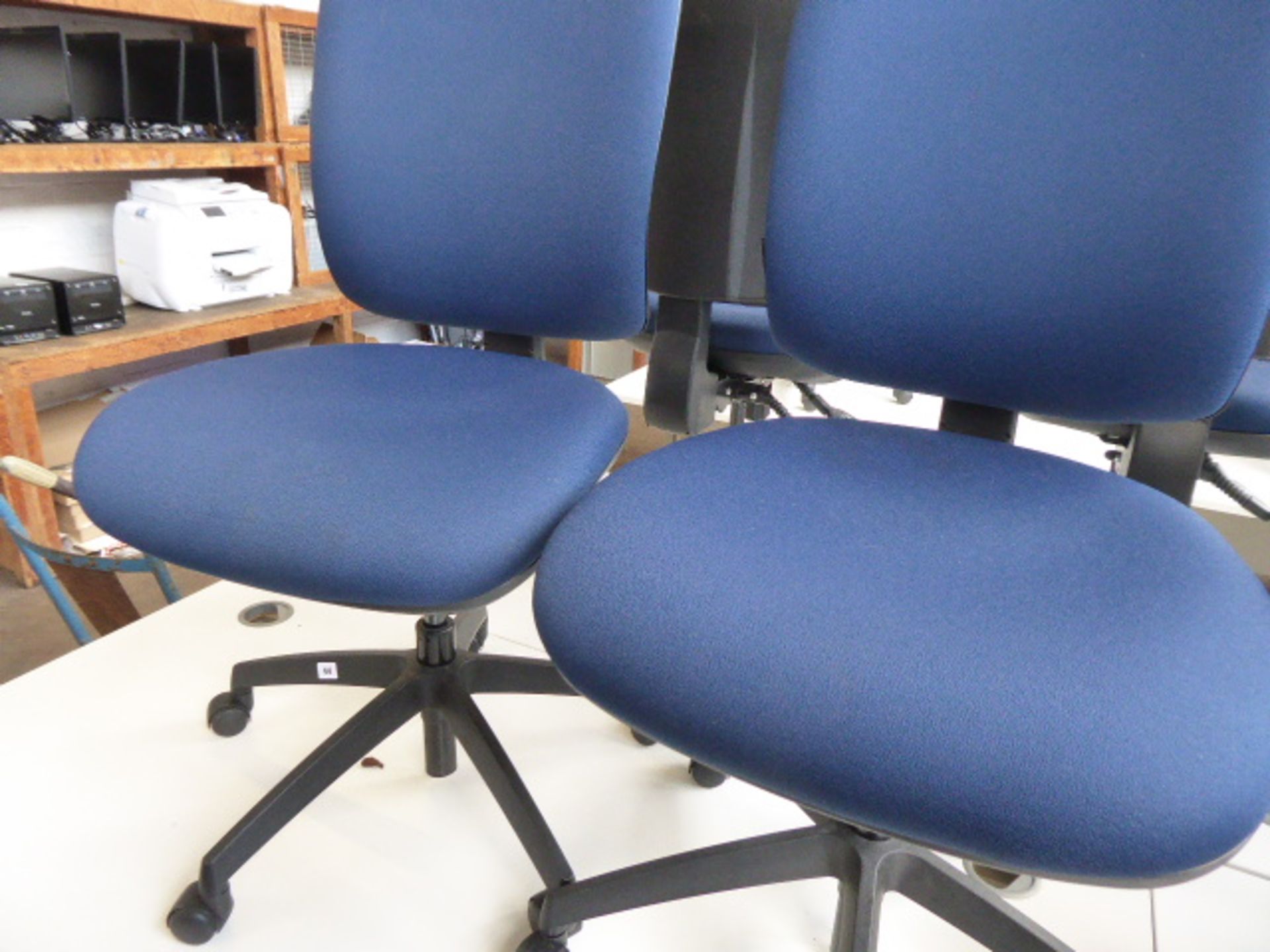 2 Dark blue swivel operators chairs - Image 2 of 2