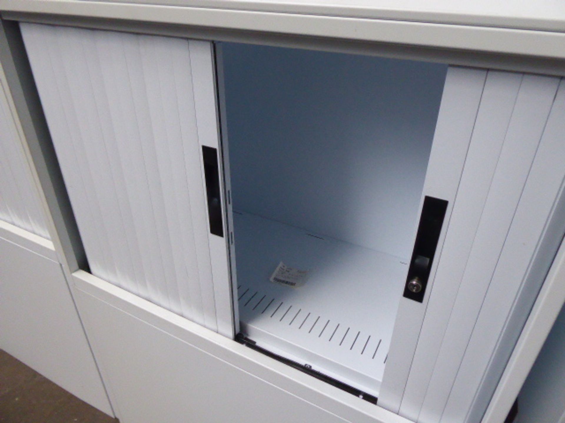 4 grey office storage units and a tambour top single pedestal drawer under - Image 2 of 3