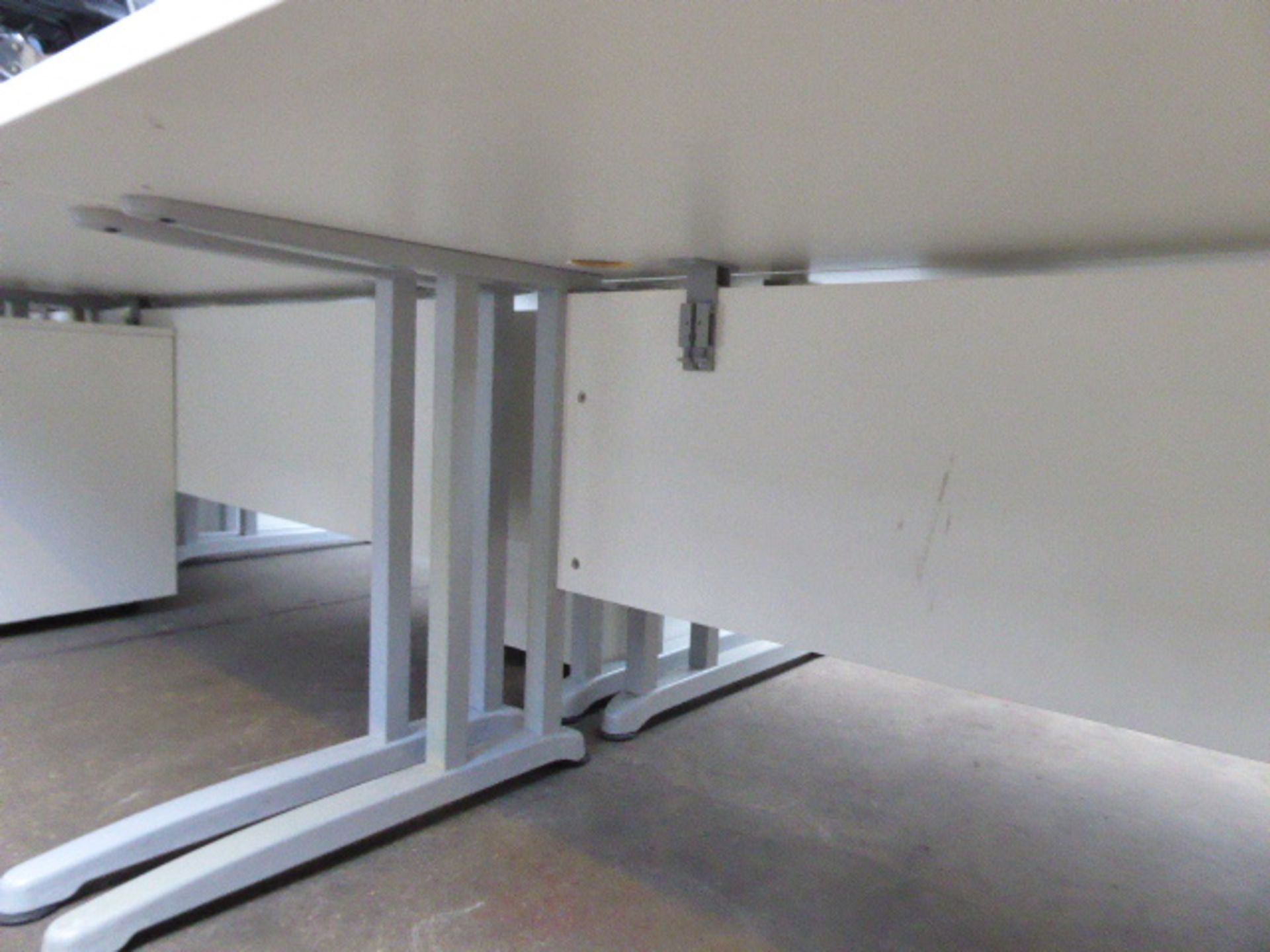 5 160cm white workstations on cantilever legs with matching 3 drawer under desk pedestal - Image 3 of 3