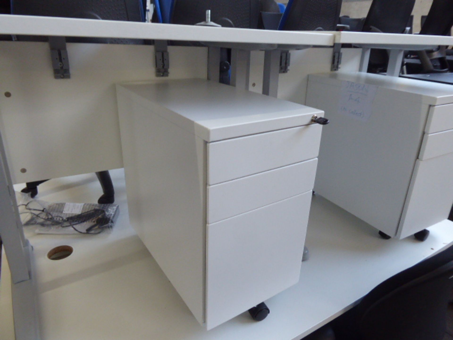 160cm white cantilever workstation with 3 drawer pedestal plus 2 smaller matching units - Image 2 of 2