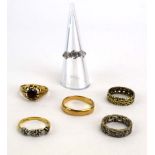 Six 9ct yellow and white gold dress rings, various sizes, overall 16.