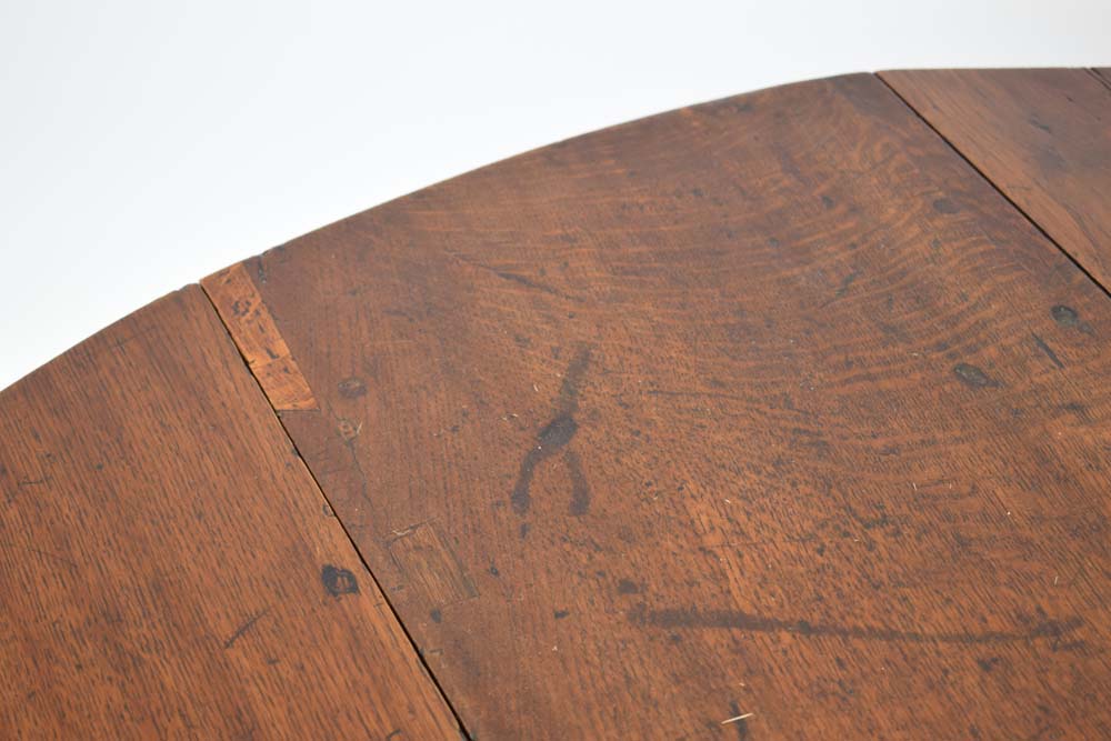 An 18th century oak gateleg table with a single frieze drawer on turned supports joined by - Image 5 of 5