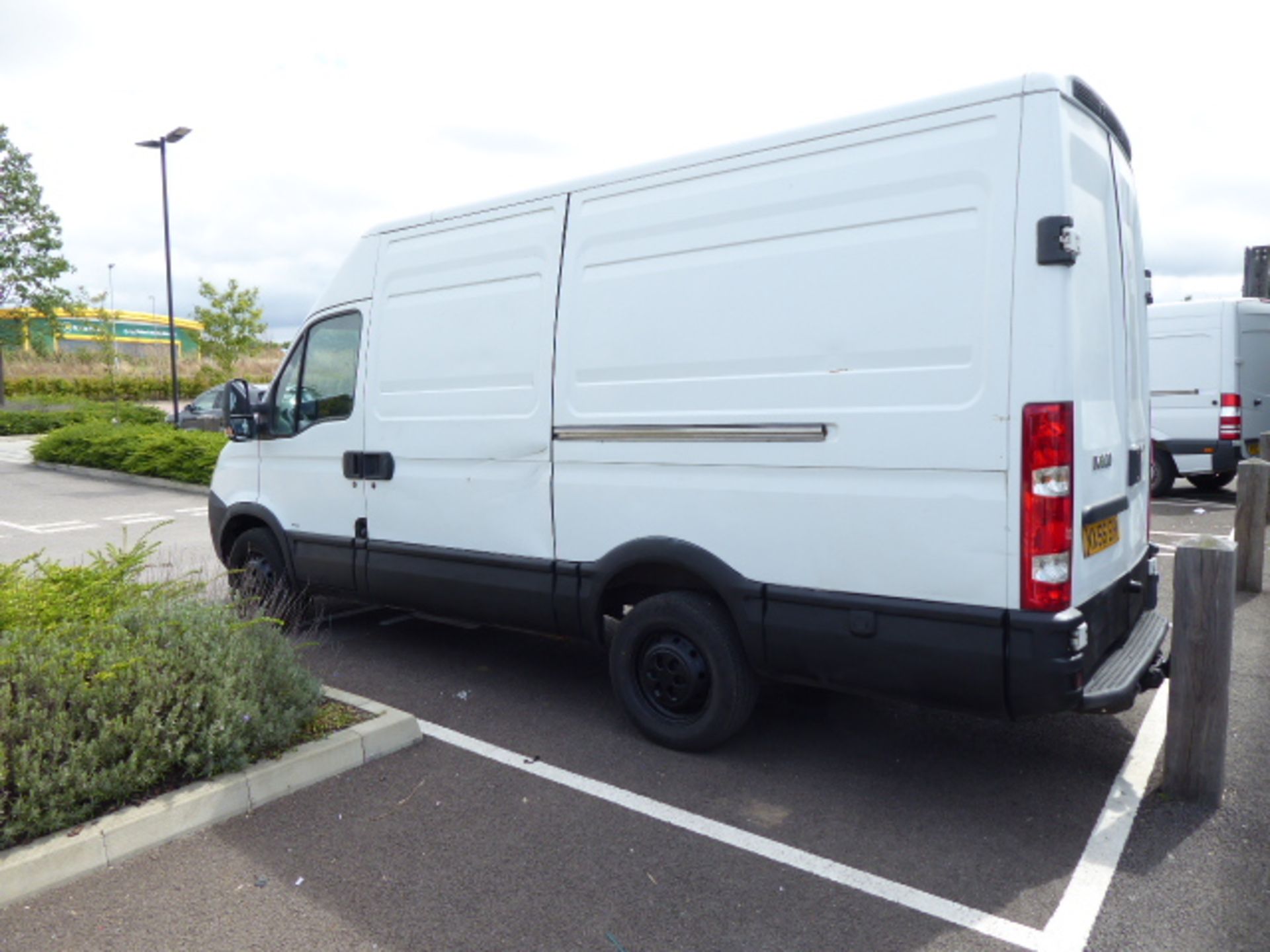 NX56 EHN (2006) Iveco Daily 35512 MWB, 2287cc diesel in white MOT: 27/1/21 - Image 4 of 8