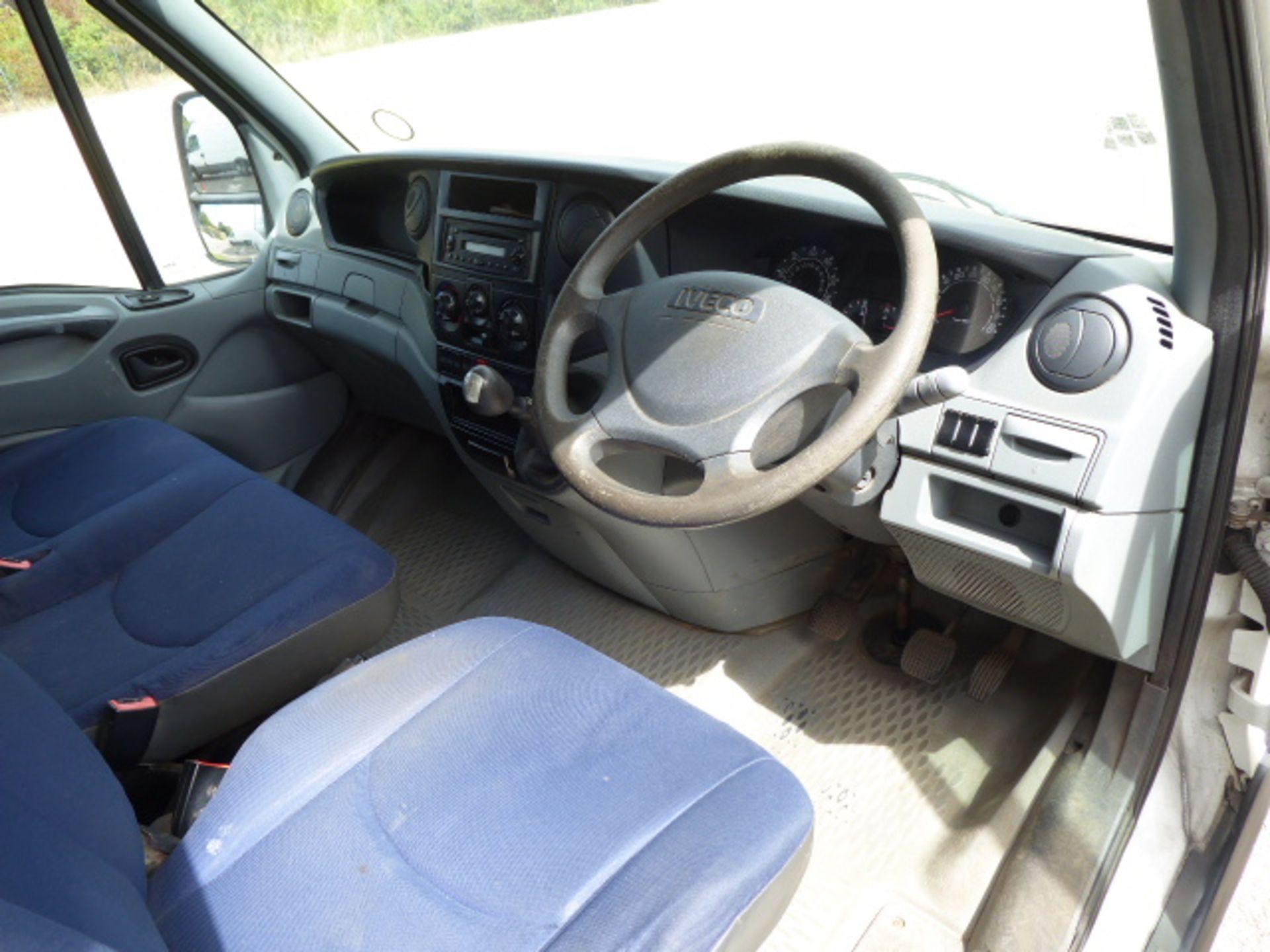 NX56 EHN (2006) Iveco Daily 35512 MWB, 2287cc diesel in white MOT: 27/1/21 - Image 7 of 8