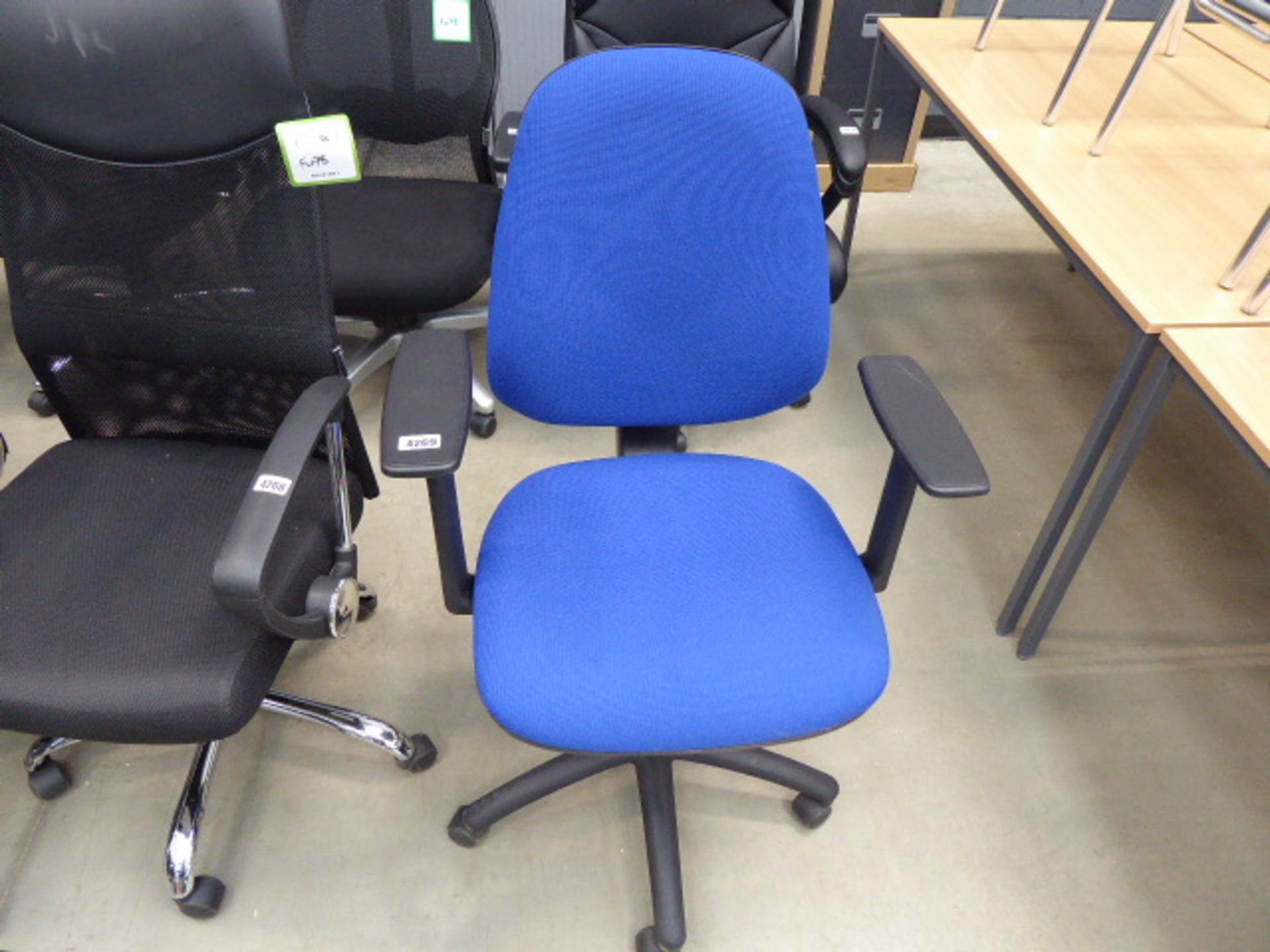 Blue cloth office swivel armchair