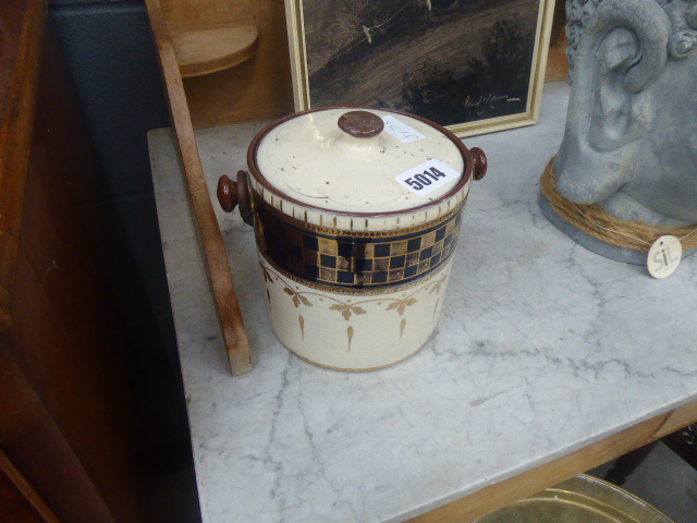 Small biscuit barrel with checker decoration