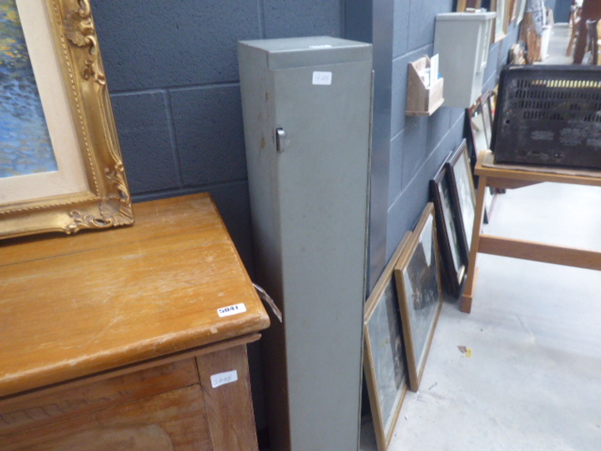 Steel 3 gun lockable cabinet