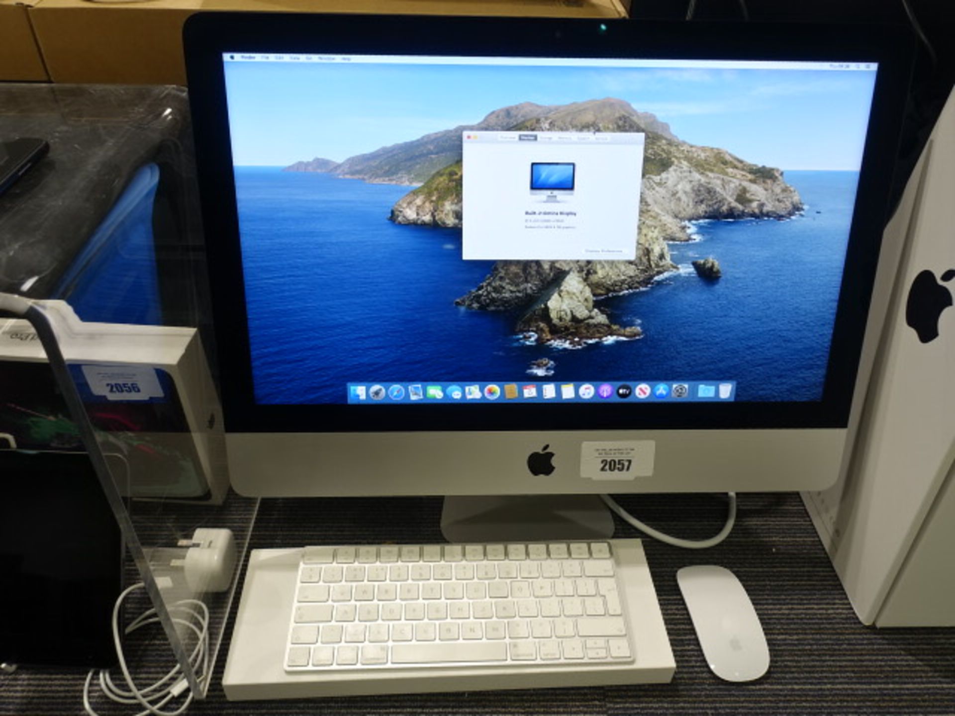 21.5'' Apple iMac with 4K display, intel core i5 processor, 8gb ram, 1tb fusion drive, includes - Image 2 of 2