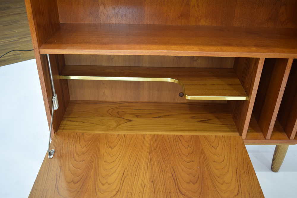 A 1960's Danish designed teak bookcase, the fixed shelf over a fall-front a LP storage, - Image 3 of 3