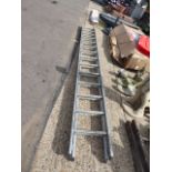 Aluminium double extending ladder