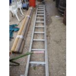 Double extending aluminium ladder