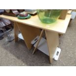 Folding table