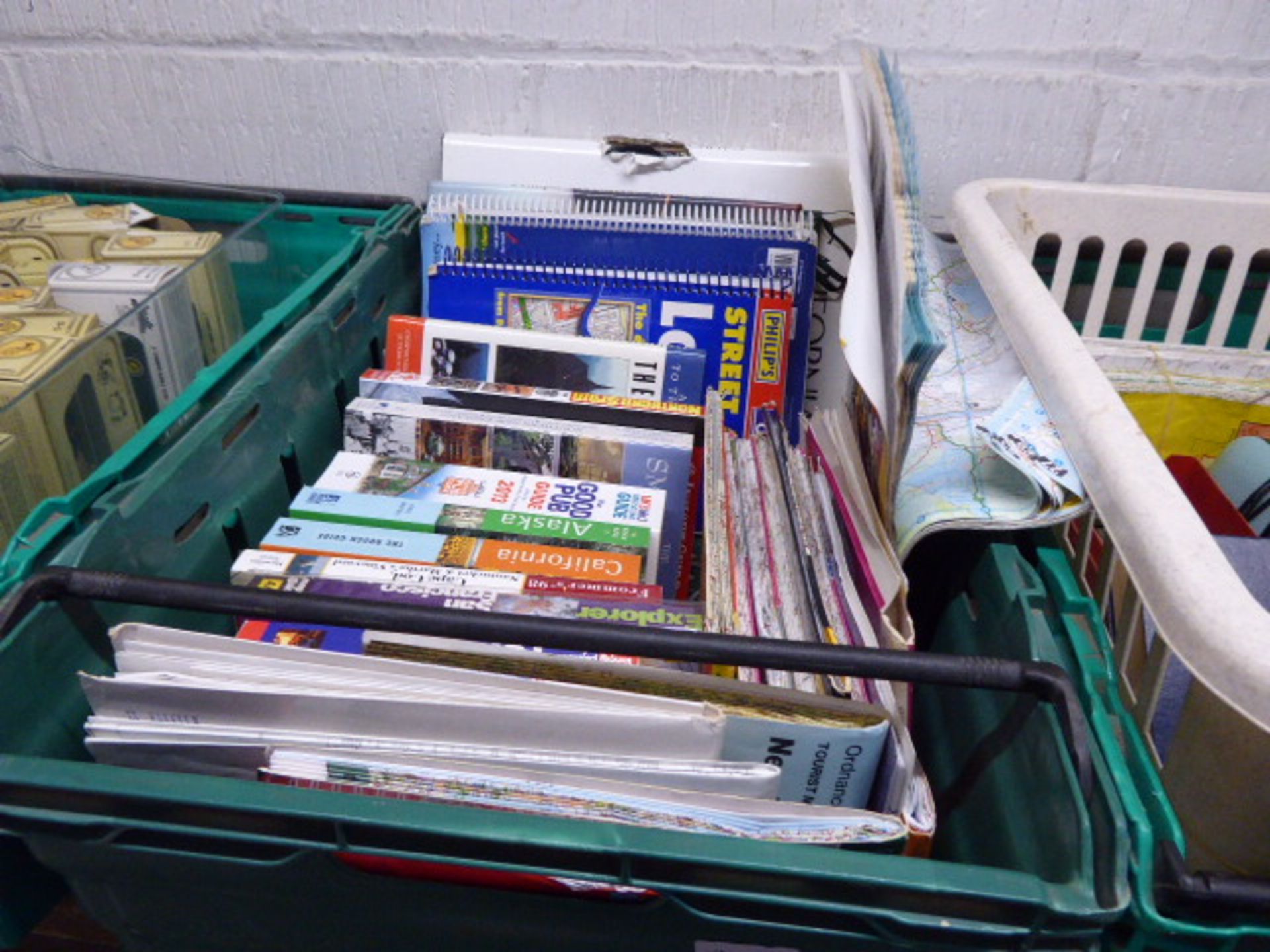 Tray of assorted maps, atlases and travel guides