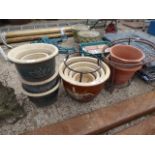 Quantity of ceramic terracotta plant pots