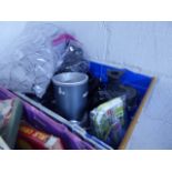 (2291) Box of assorted kitchen items and linen