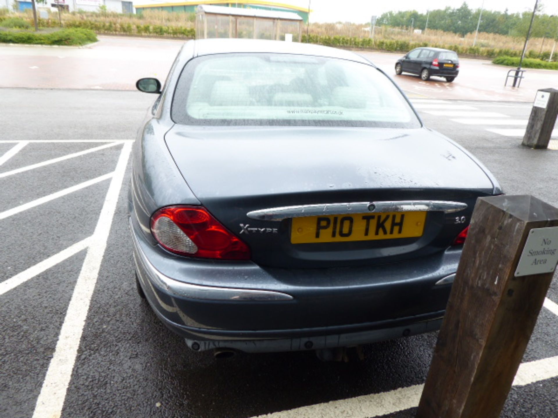 P10 TKH (2002) Jaguar X-Type, petrol in grey MOT: October 2020 (MOT certificate reads expiry 3/4/20, - Image 3 of 8