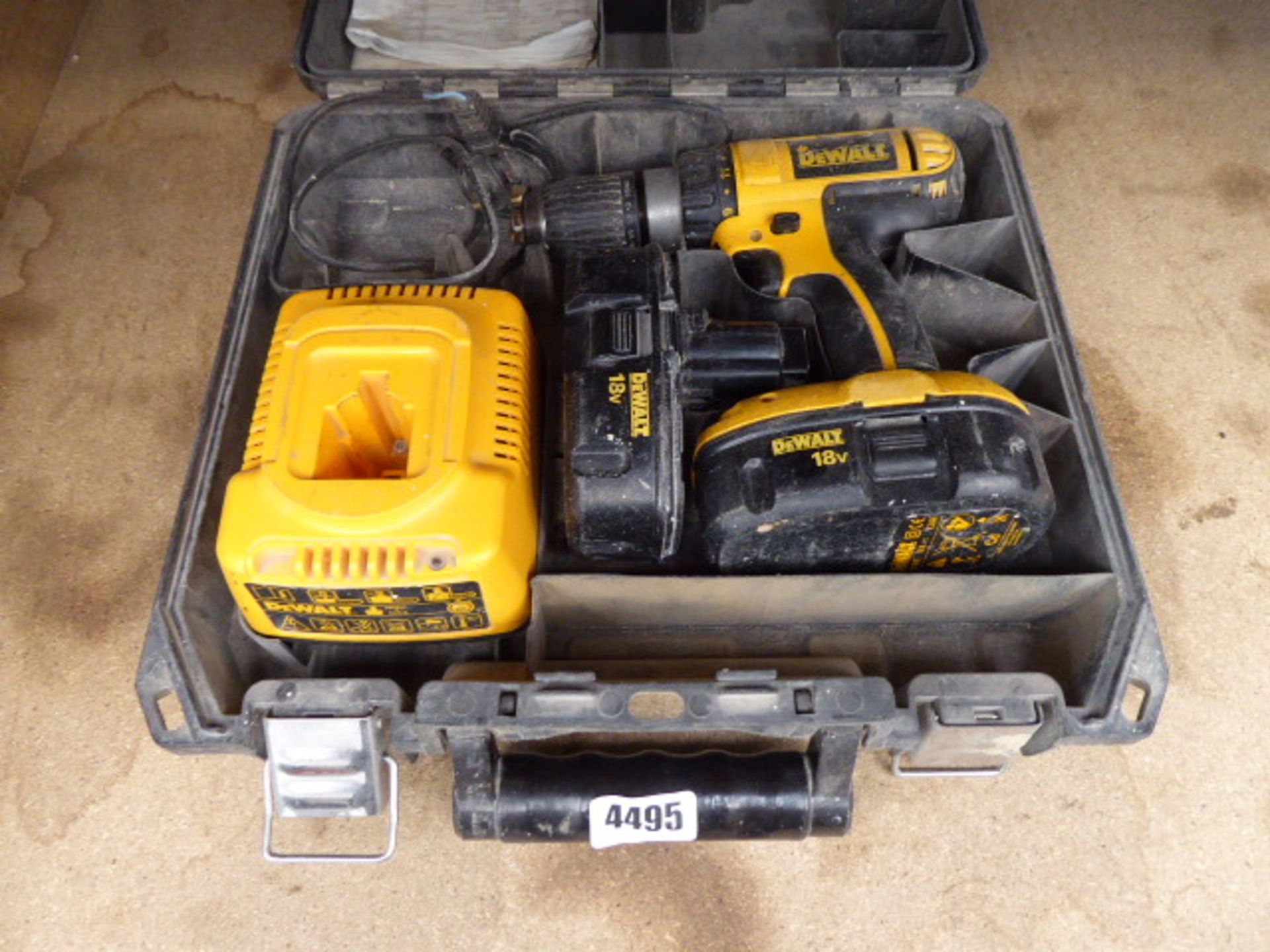 Dewalt 18v drill with 2 batteries and 1 charger