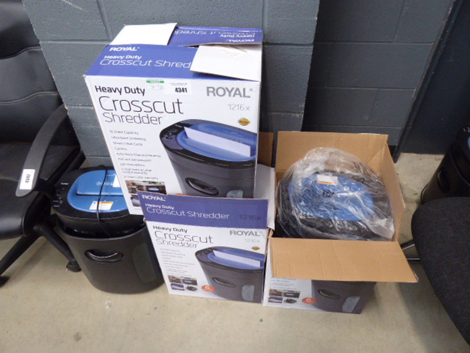 3 boxed and 1 unboxed royal paper shredder