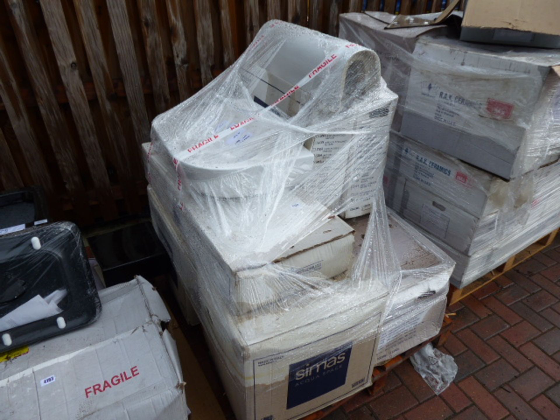 Pallet of assorted sinks