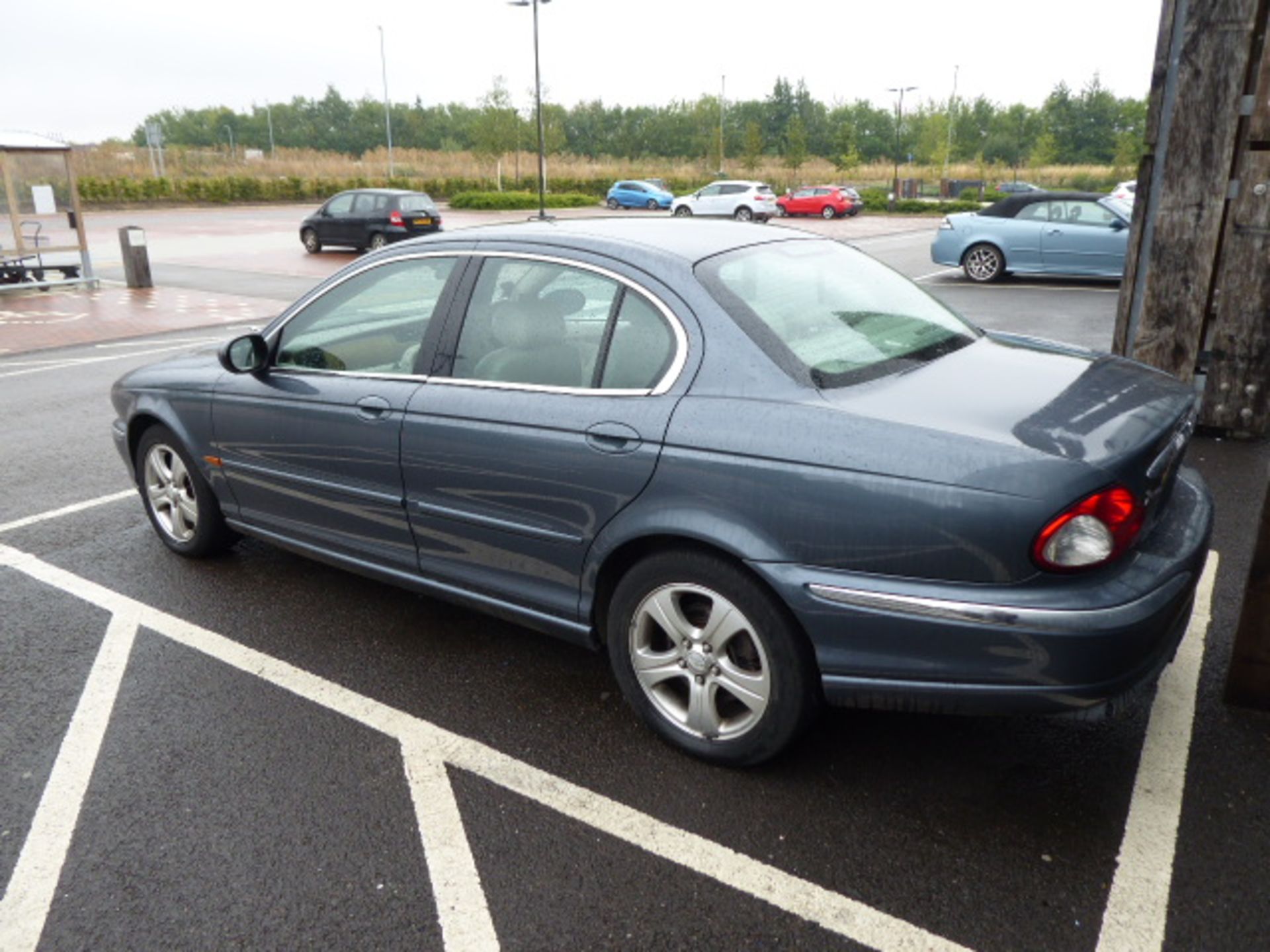 P10 TKH (2002) Jaguar X-Type, petrol in grey MOT: October 2020 (MOT certificate reads expiry 3/4/20, - Image 4 of 8